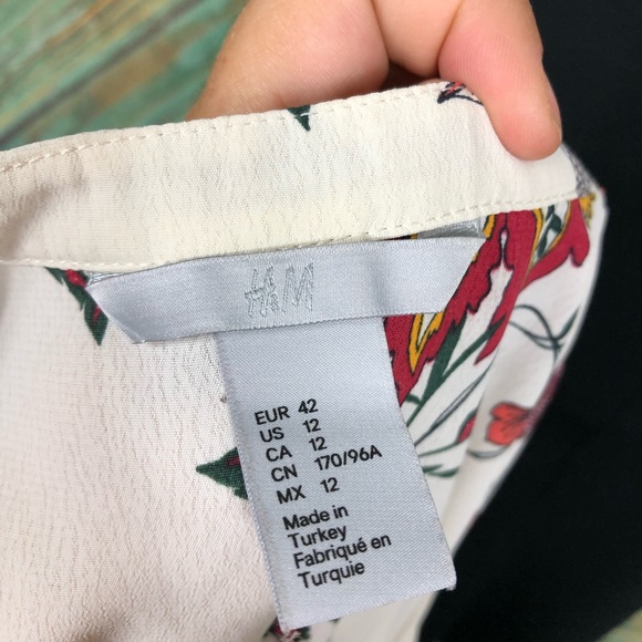 B3 - H&M| White W/Floral Chiffon Top - 12 - Picture 7 of 7